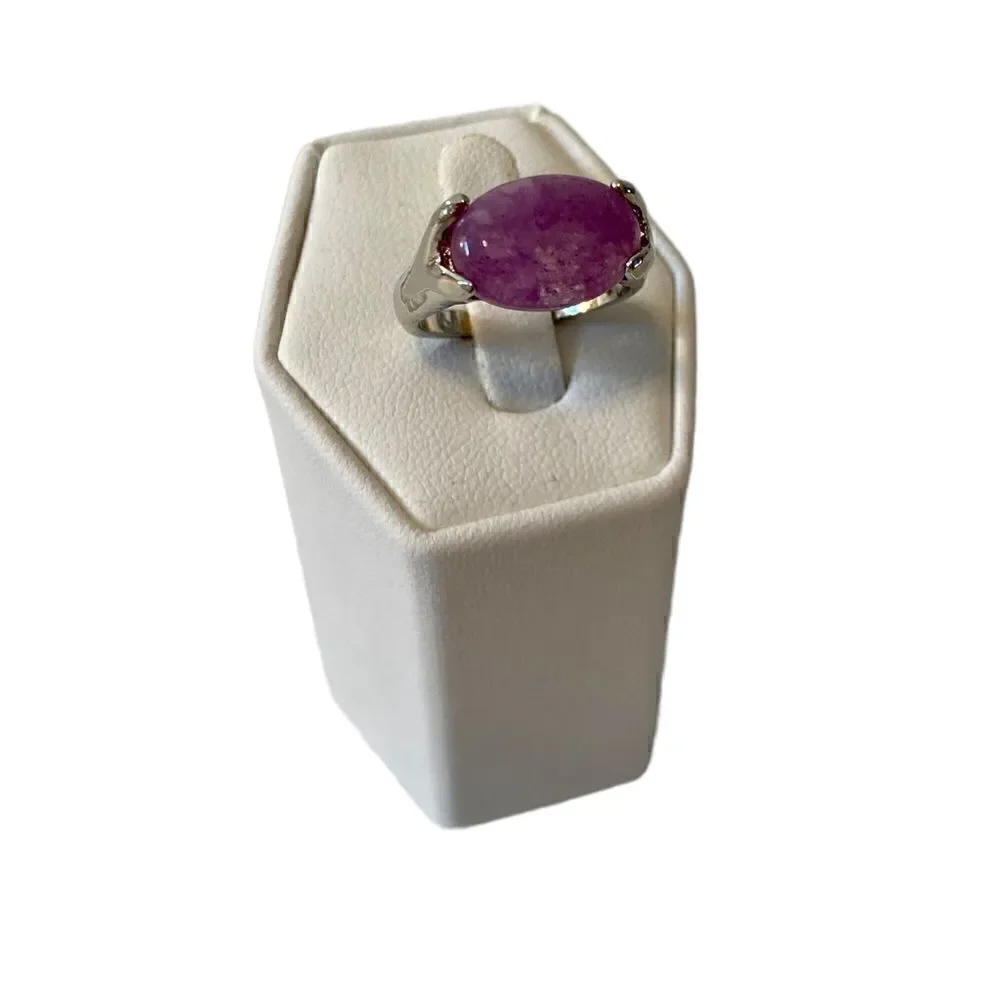 Vintage Light Purple Stone Ring on silver toned band. Size 7.